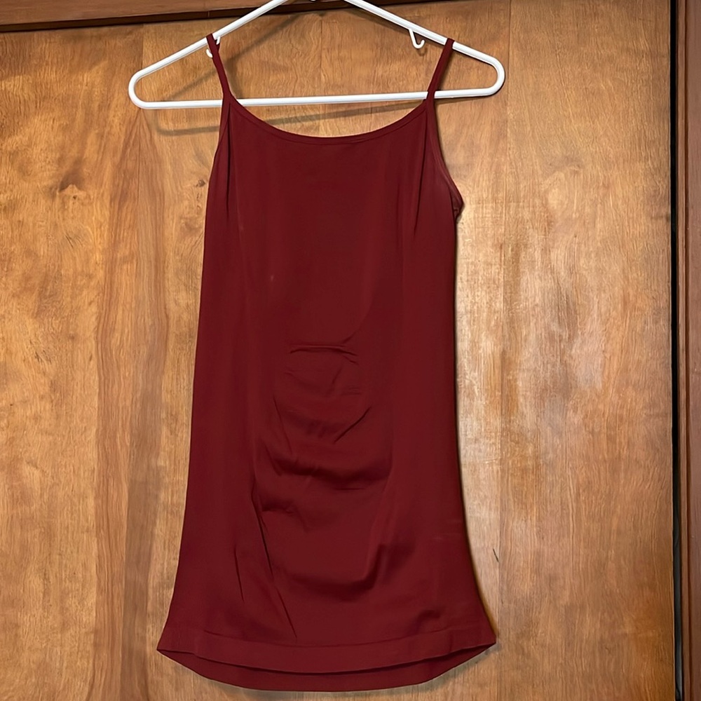 Stretch tank. Burgundy color. Brand is Bisou Bisou. Size XS